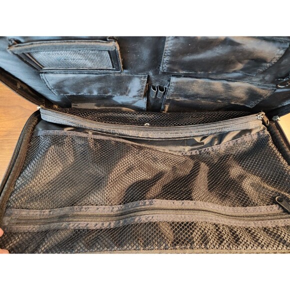 Targus Black Faux Leather 18X15X6 Travel Laptop Bag ~ No Strap - Picture 14 of 16